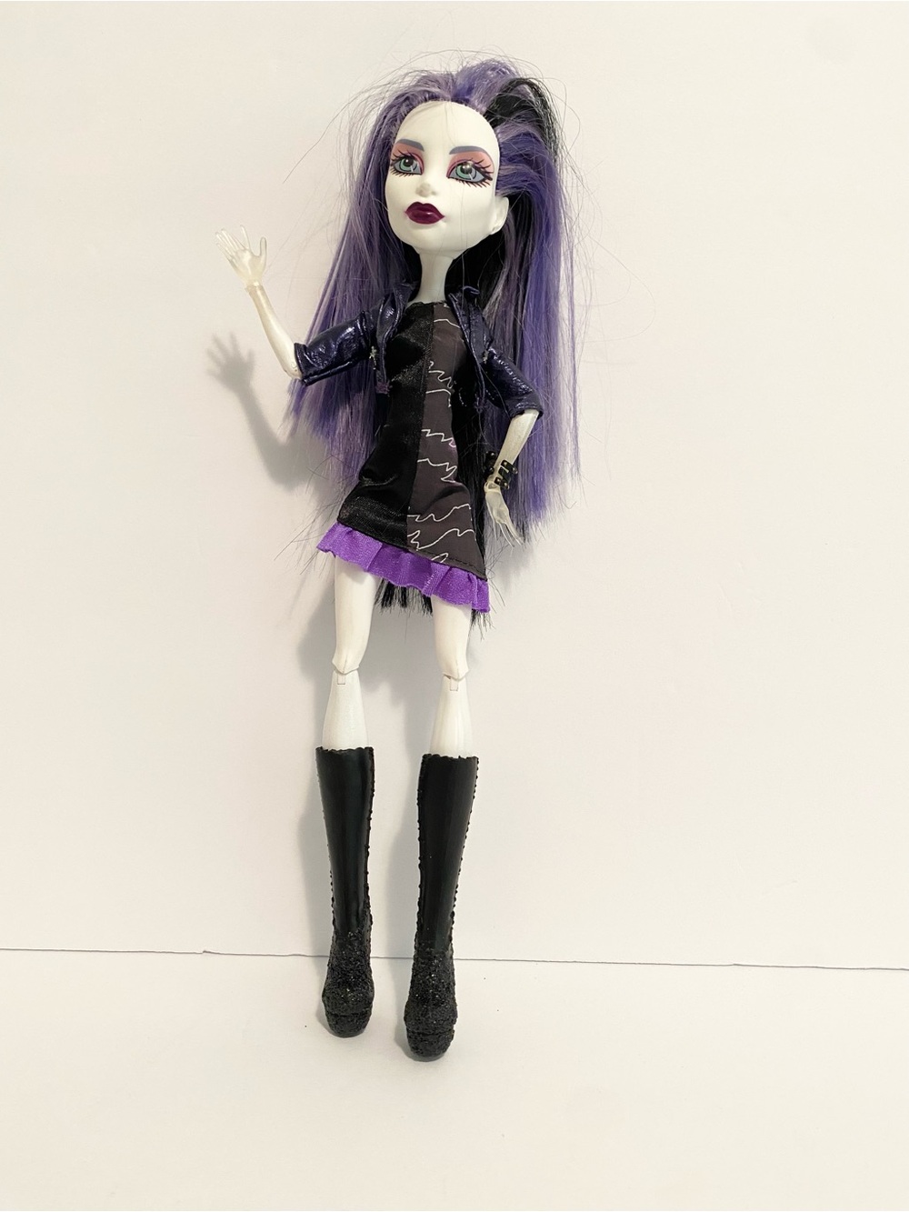 Monster High Spectra Vondergeist Doll Mattel 2012